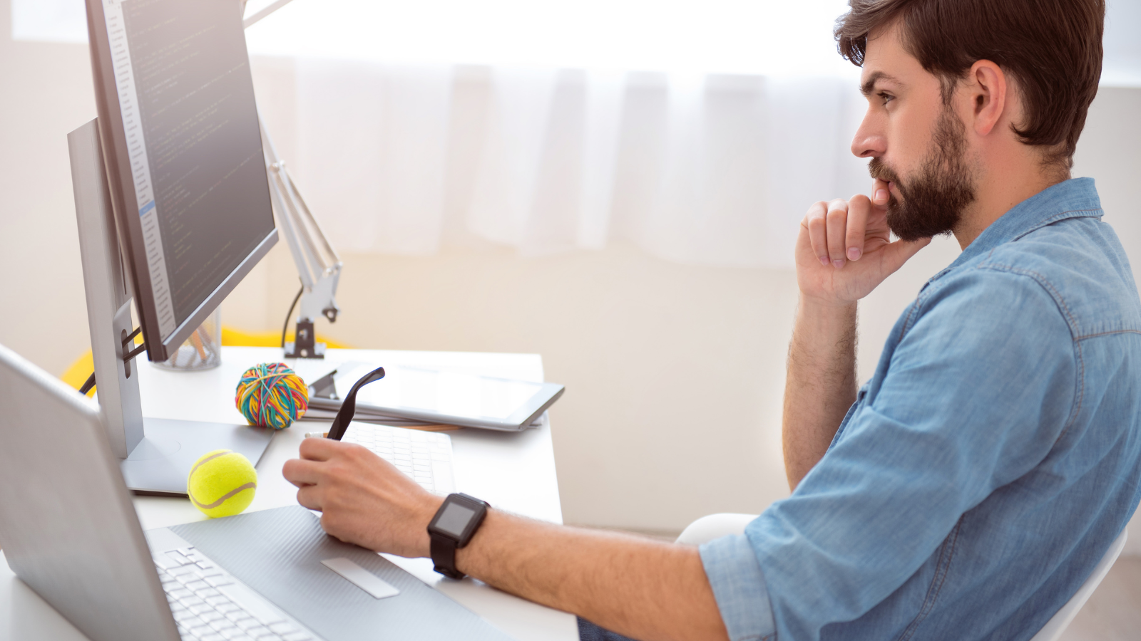 כיסא לישיבה ממושכת מול מחשב